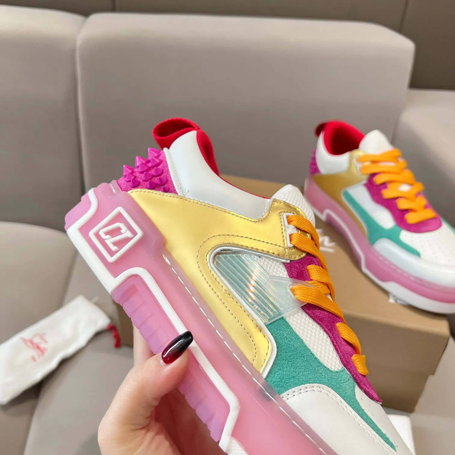 Men's shoes 💰700 🌹🌹🌹̋ Wang Junkai Yang Mi Xu Kai Zhang Jingyi Ding Chengxin Chen Muchi Wang Ziyi Same style Christian Louboutin 2024 [New product] ASTROLOUBI unisex thick-soled sports shoes red-soled shoes perfectly integrate fashion and sports, The fabrics are made of luxurious calfskin, soft suede, smooth satin and laminated leather, and the back is decorated with classic rivets. The interior is blended with a knitted tongue for added durability, breathability and quick-drying comfort. The outsole is made of a combination of EVA foam and imported rubber, and the colorful CL iconic letters on the side of the outsole show the brand's unique style. It is a ceiling-level comfortable skate shoe! ! !  Men's size 39--45. Women's size 35--40